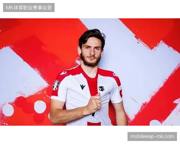 克瓦拉茨赫利亚当选赛季最佳球员，成为巴黎圣日耳曼卫冕的关键人物